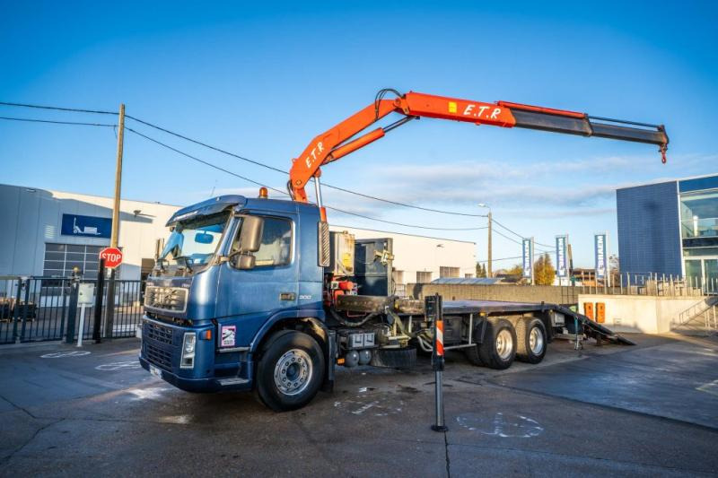 Volvo FM 300-6x2+FASSI 19t/m + 2EXT - شاحنة سحب: صورة 1 Volvo FM 300-6x2+FASSI 19t/m + 2EXT - شاحنة سحب: صورة 1