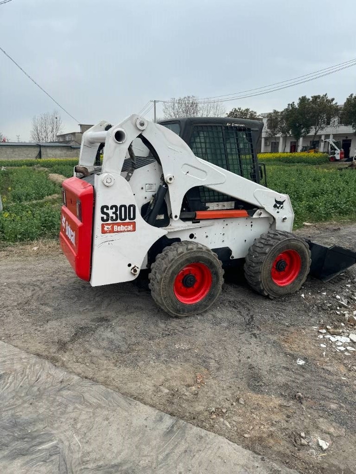Bobcat S 300 - شيول صغير: صورة 1 Bobcat S 300 - شيول صغير: صورة 1
