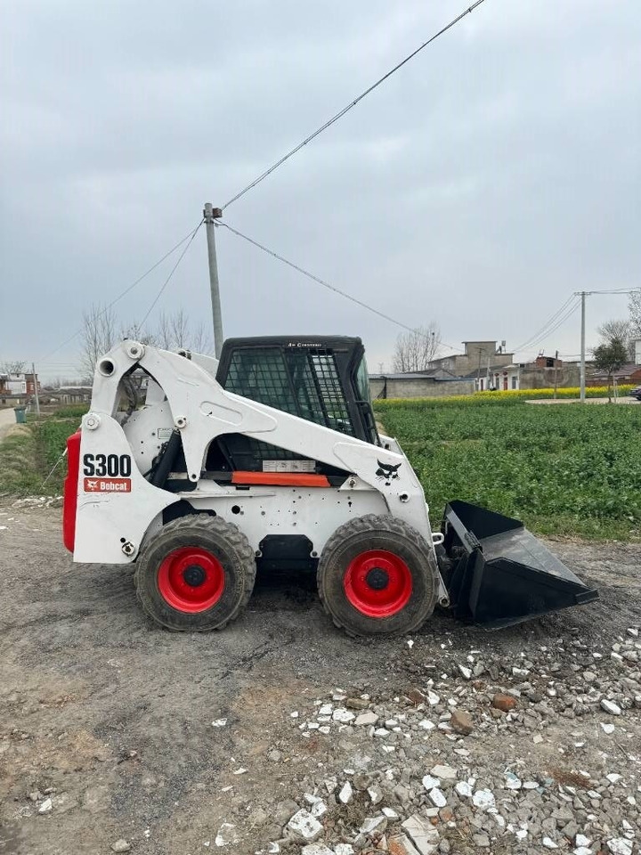 Bobcat S 300 - شيول صغير: صورة 1 Bobcat S 300 - شيول صغير: صورة 1