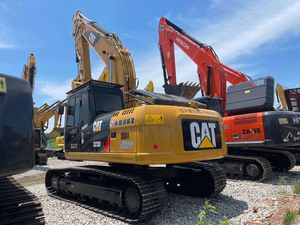 CAT 323 - حفار زحاف: صورة 4 CAT 323 - حفار زحاف: صورة 4