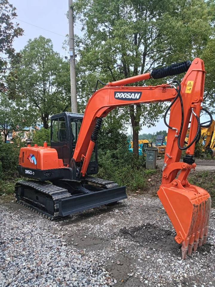Doosan DH 60 - حفار زحاف: صورة 1 Doosan DH 60 - حفار زحاف: صورة 1