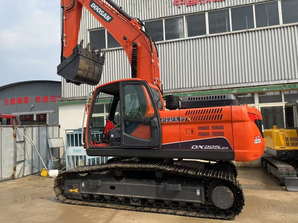 Doosan DX 225 LCA - حفار زحاف: صورة 1 Doosan DX 225 LCA - حفار زحاف: صورة 1