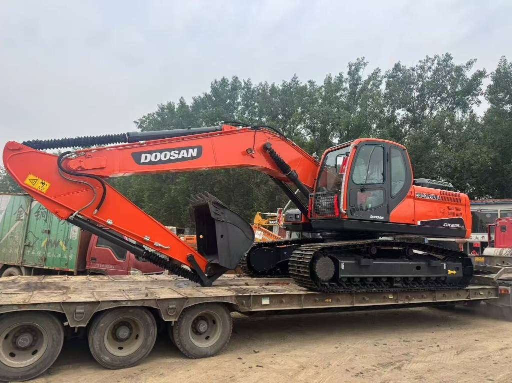 Doosan DX 225 LCA - حفار زحاف: صورة 4 Doosan DX 225 LCA - حفار زحاف: صورة 4