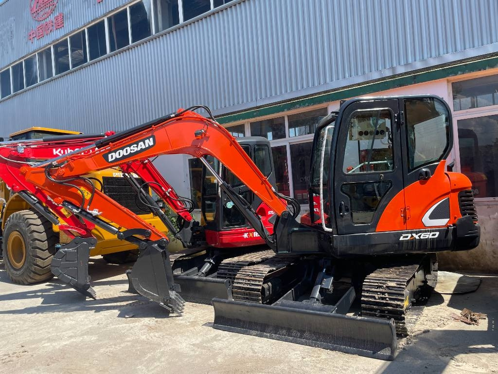 Doosan DX 60 - حفارة مُصَّغرة: صورة 1 Doosan DX 60 - حفارة مُصَّغرة: صورة 1