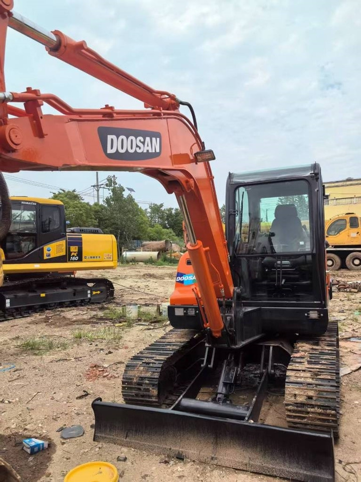 Doosan DX 60 - حفار زحاف: صورة 1 Doosan DX 60 - حفار زحاف: صورة 1