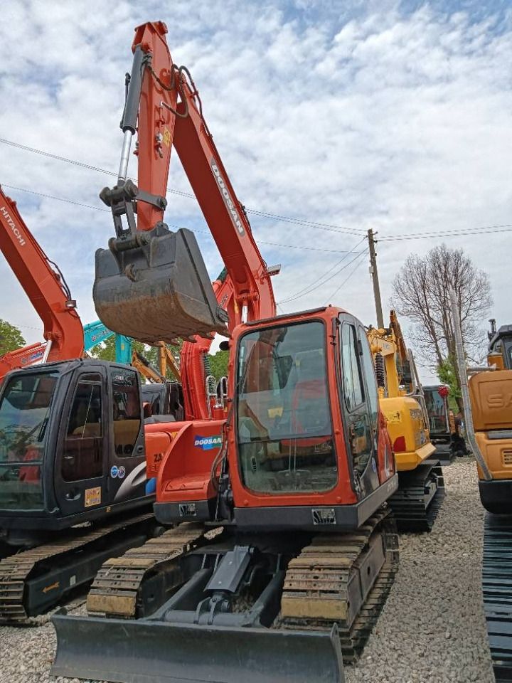 Doosan DX 75 - حفار زحاف: صورة 1 Doosan DX 75 - حفار زحاف: صورة 1