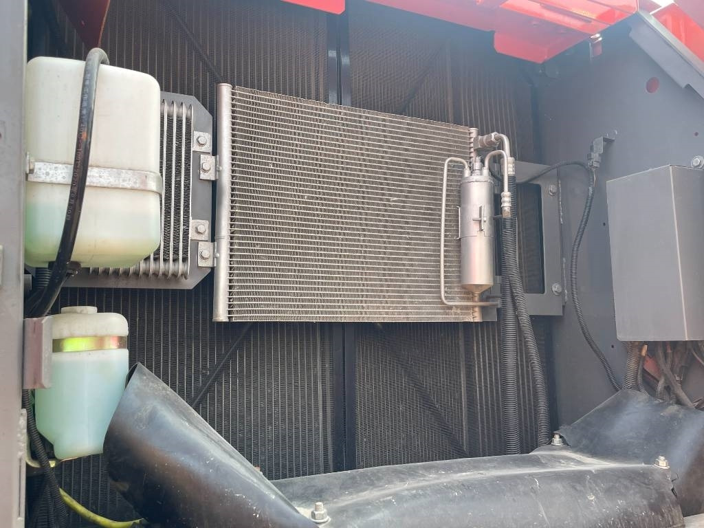 Hitachi ZX 210 - حفار زحاف: صورة 3 Hitachi ZX 210 - حفار زحاف: صورة 3