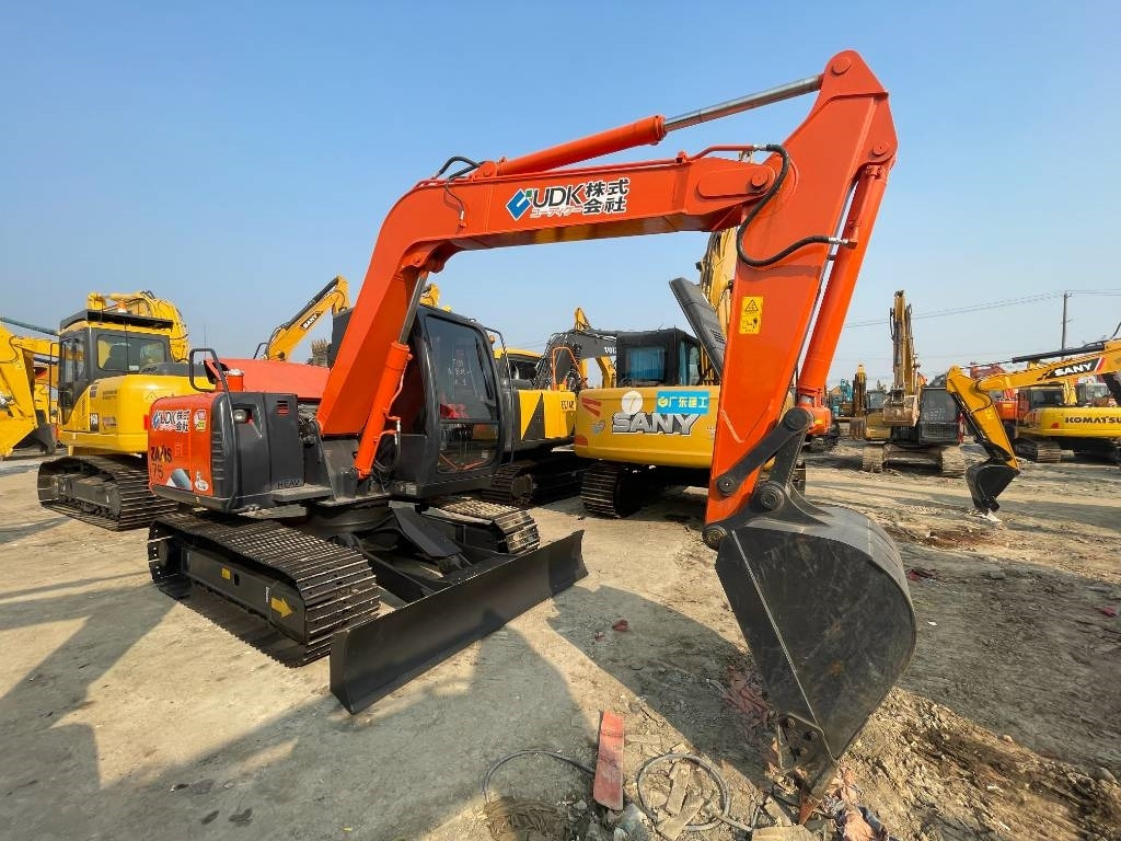 Hitachi ZX 75 - حفار زحاف: صورة 1 Hitachi ZX 75 - حفار زحاف: صورة 1