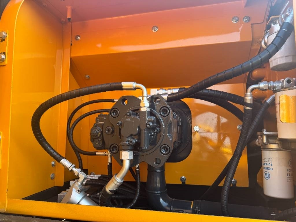 حفار زحاف Hyundai HX 220: صورة 6