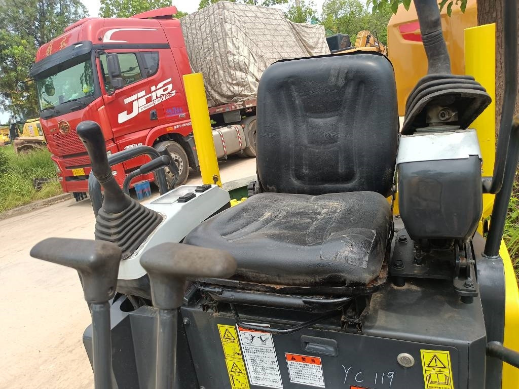 Komatsu PC 18  - حفار زحاف: صورة 4 Komatsu PC 18  - حفار زحاف: صورة 4