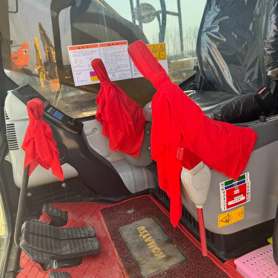 Komatsu PC 200 - حفار زحاف: صورة 5 Komatsu PC 200 - حفار زحاف: صورة 5