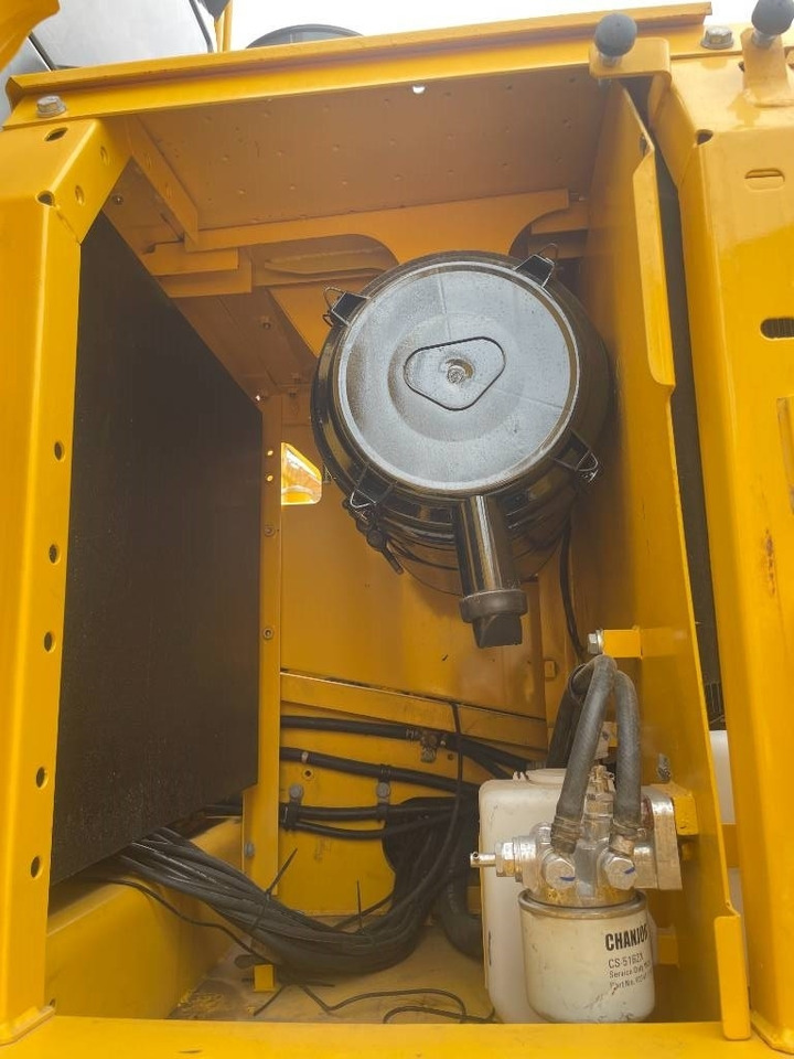 Komatsu PC 220 - حفار زحاف: صورة 3 Komatsu PC 220 - حفار زحاف: صورة 3
