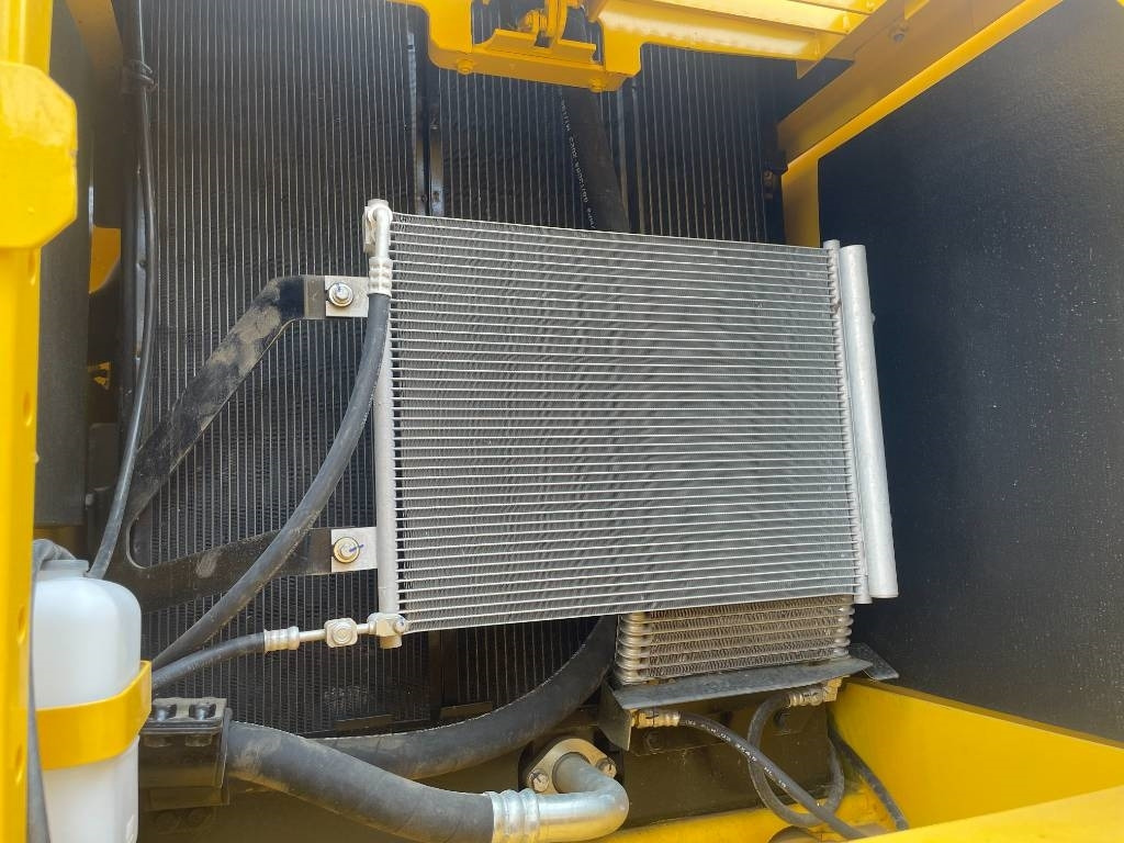 Komatsu PC 220 - حفار زحاف: صورة 5 Komatsu PC 220 - حفار زحاف: صورة 5