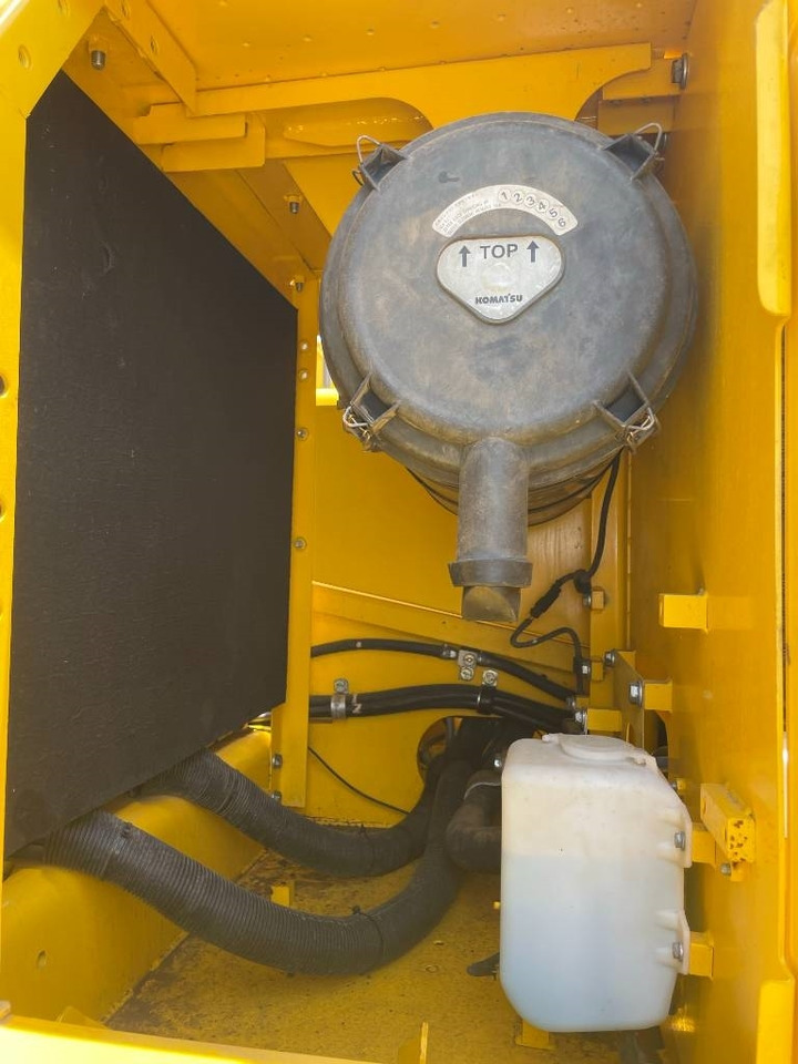 Komatsu PC 220 - حفار زحاف: صورة 5 Komatsu PC 220 - حفار زحاف: صورة 5