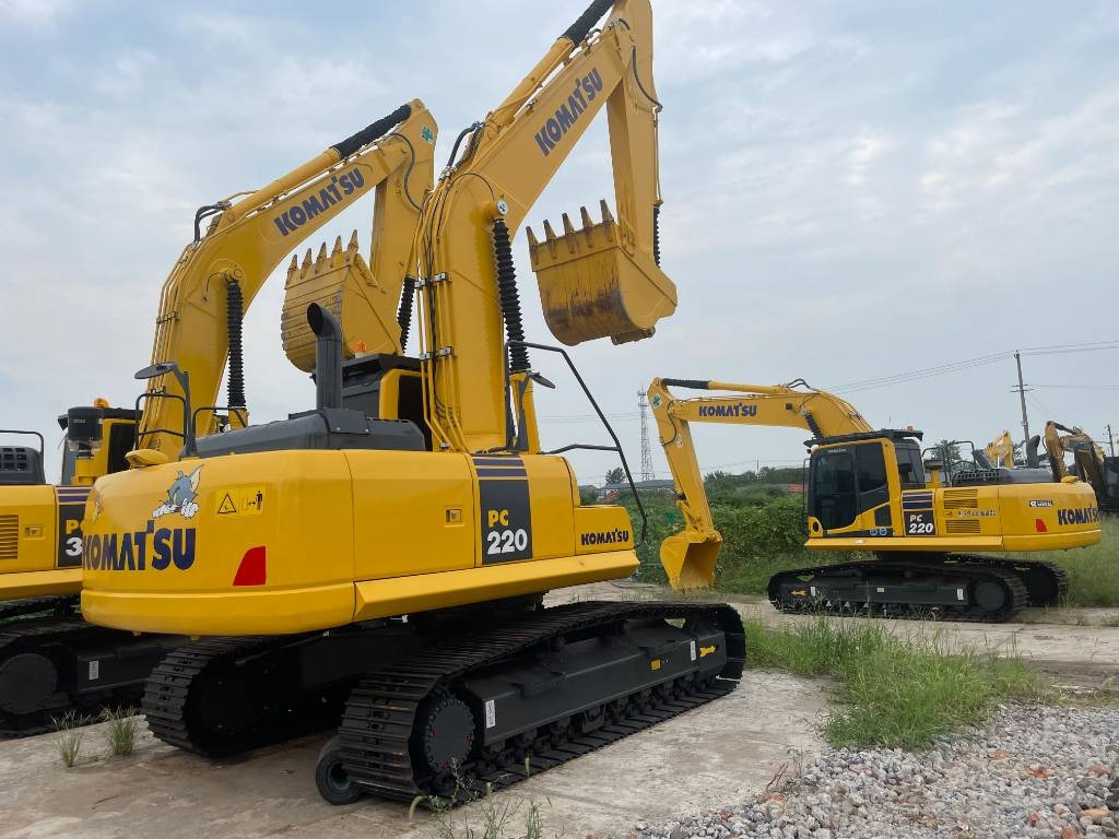 Komatsu PC 220 - حفار زحاف: صورة 1 Komatsu PC 220 - حفار زحاف: صورة 1