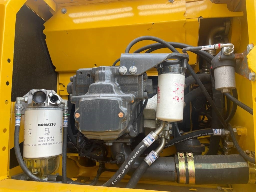 Komatsu PC 220 - حفار زحاف: صورة 2 Komatsu PC 220 - حفار زحاف: صورة 2