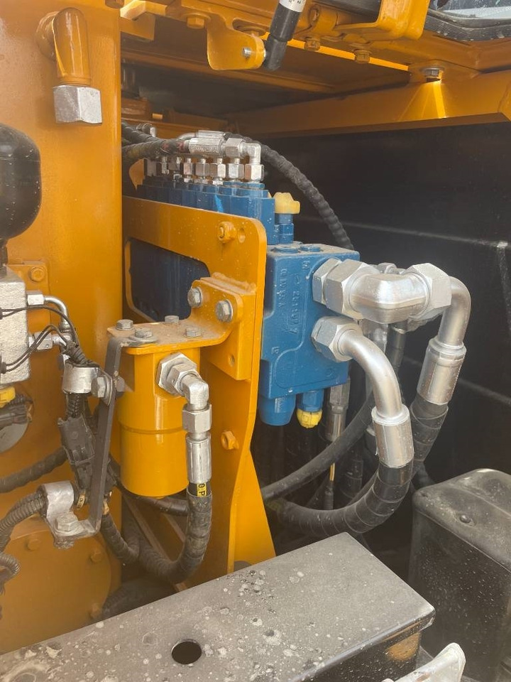 Komatsu PC 240 LC - حفار زحاف: صورة 2 Komatsu PC 240 LC - حفار زحاف: صورة 2