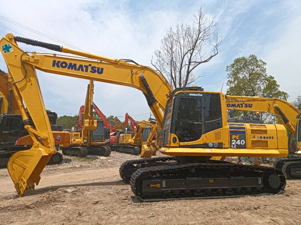 Komatsu PC 240  - حفار زحاف: صورة 1 Komatsu PC 240  - حفار زحاف: صورة 1