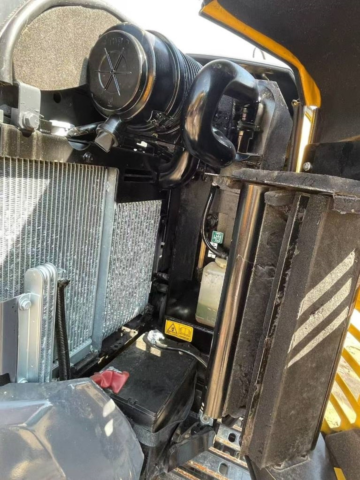 Komatsu PC 35 - حفارة مُصَّغرة: صورة 5 Komatsu PC 35 - حفارة مُصَّغرة: صورة 5