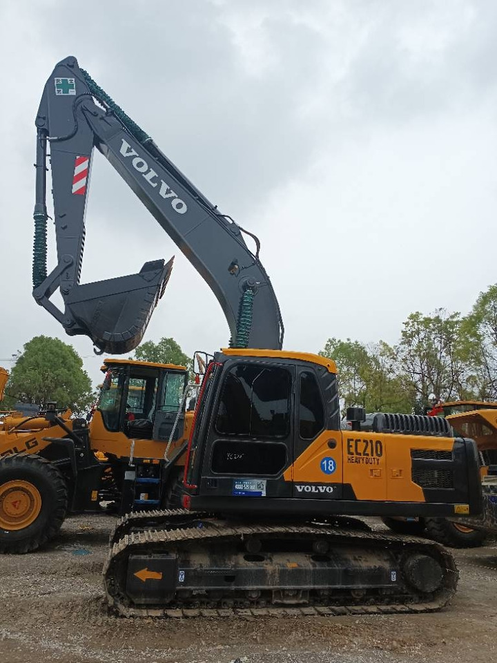 Volvo EC 210 - حفار زحاف: صورة 1 Volvo EC 210 - حفار زحاف: صورة 1
