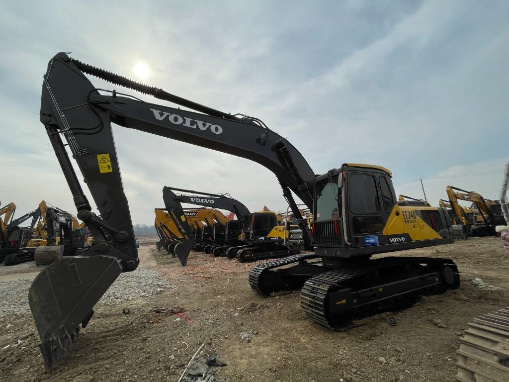 Volvo EC 240 - حفار زحاف: صورة 1 Volvo EC 240 - حفار زحاف: صورة 1