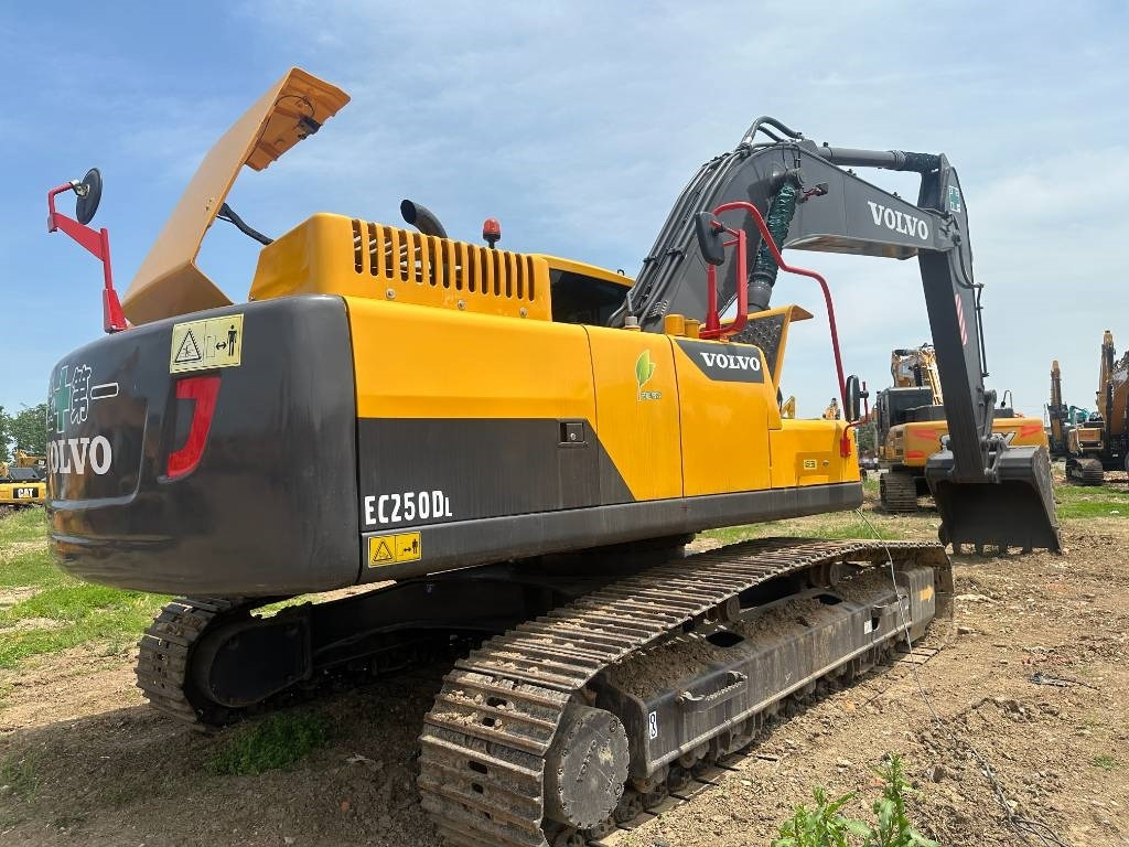 Volvo EC 250 D L - حفار زحاف: صورة 5 Volvo EC 250 D L - حفار زحاف: صورة 5