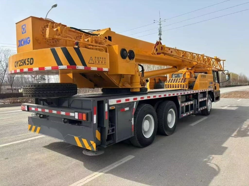 XCMG QY 25 K - رافعة لجميع التضاريس: صورة 4 XCMG QY 25 K - رافعة لجميع التضاريس: صورة 4