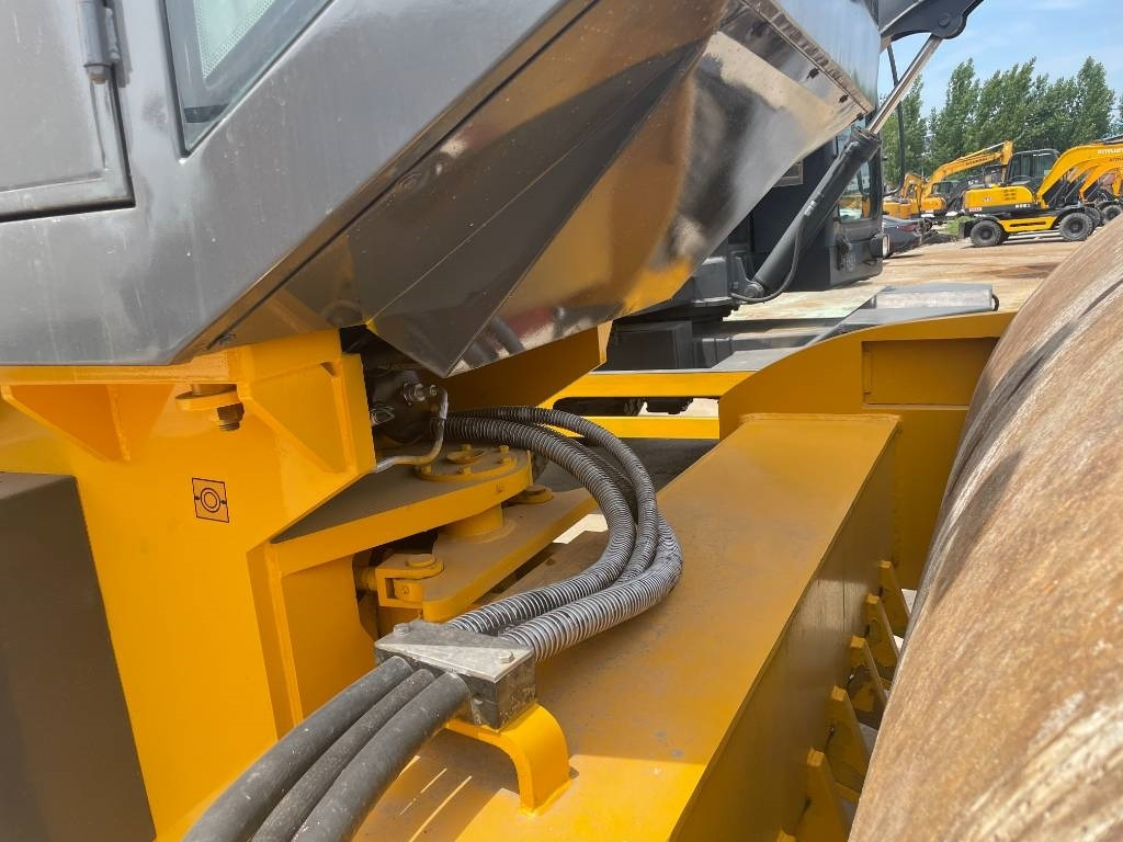 XCMG XS 223 J - مدحلة ضاغطة: صورة 3 XCMG XS 223 J - مدحلة ضاغطة: صورة 3