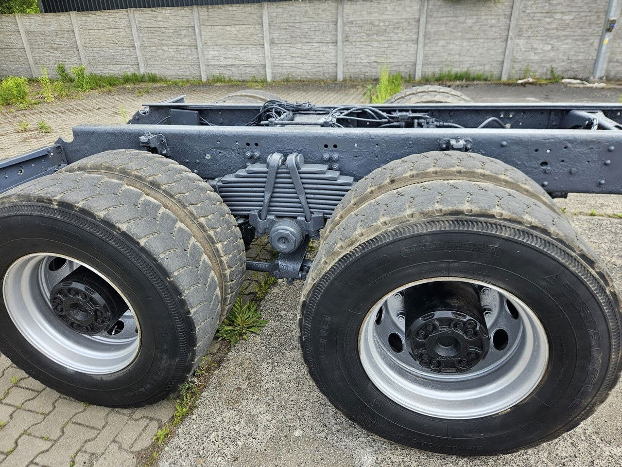 Scania 144 530 6X4 Manual Pump AND Injectros - Full Sprin G - شاحنة هيكل كابينة: صورة 4 Scania 144 530 6X4 Manual Pump AND Injectros - Full Sprin G - شاحنة هيكل كابينة: صورة 4