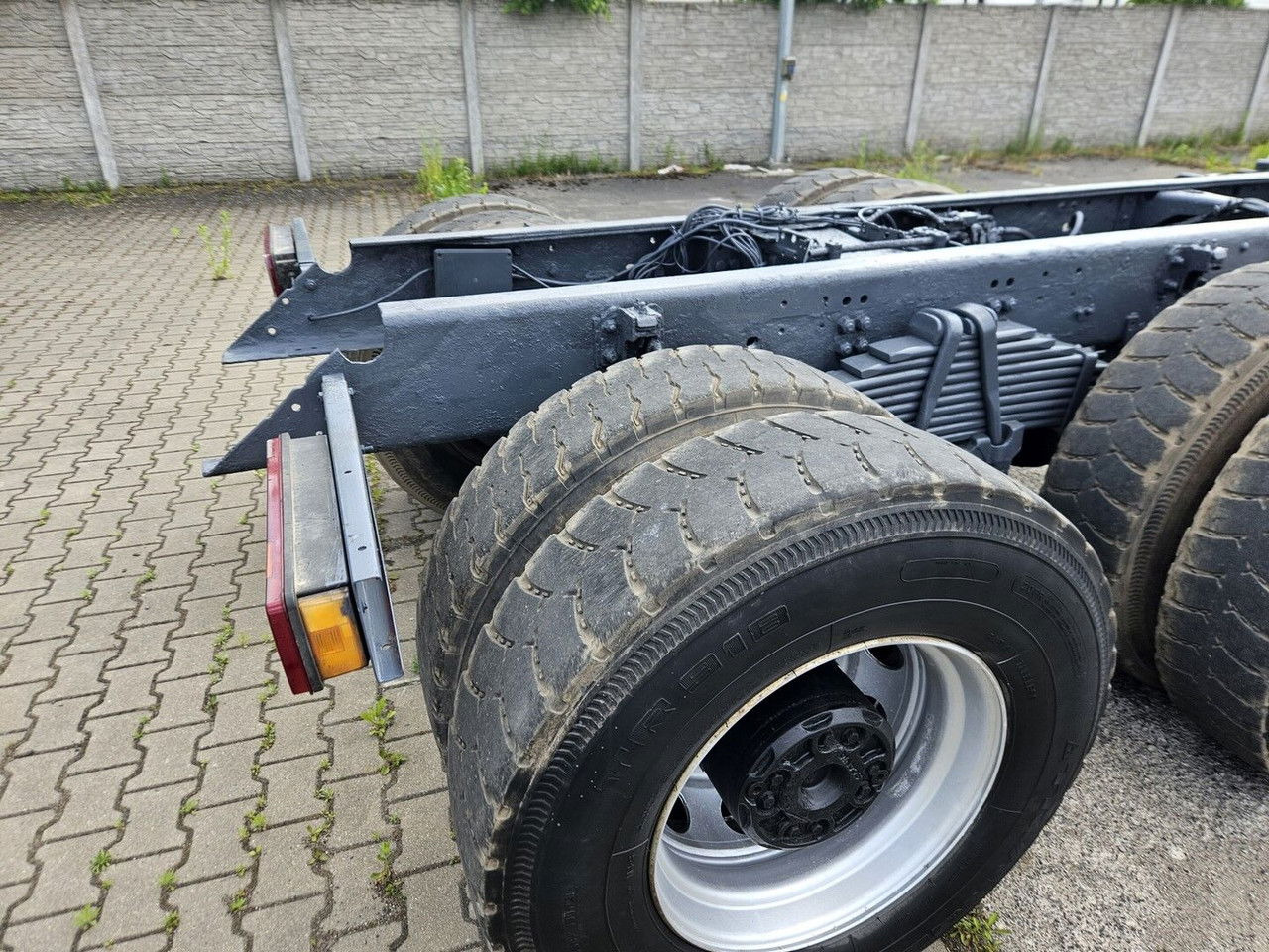 Scania 144 530 6X4 Manual Pump AND Injectros - Full Sprin G - شاحنة هيكل كابينة: صورة 5 Scania 144 530 6X4 Manual Pump AND Injectros - Full Sprin G - شاحنة هيكل كابينة: صورة 5