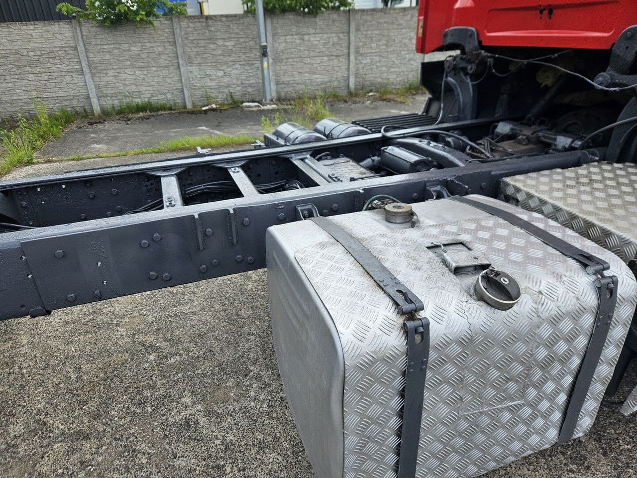 Scania 144 530 6X4 Manual Pump AND Injectros - Full Sprin G - شاحنة هيكل كابينة: صورة 3 Scania 144 530 6X4 Manual Pump AND Injectros - Full Sprin G - شاحنة هيكل كابينة: صورة 3
