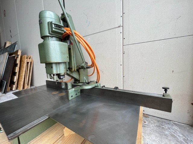 Hang Papierbohrermaschine 136 D - آلات الطباعة: صورة 3 Hang Papierbohrermaschine 136 D - آلات الطباعة: صورة 3