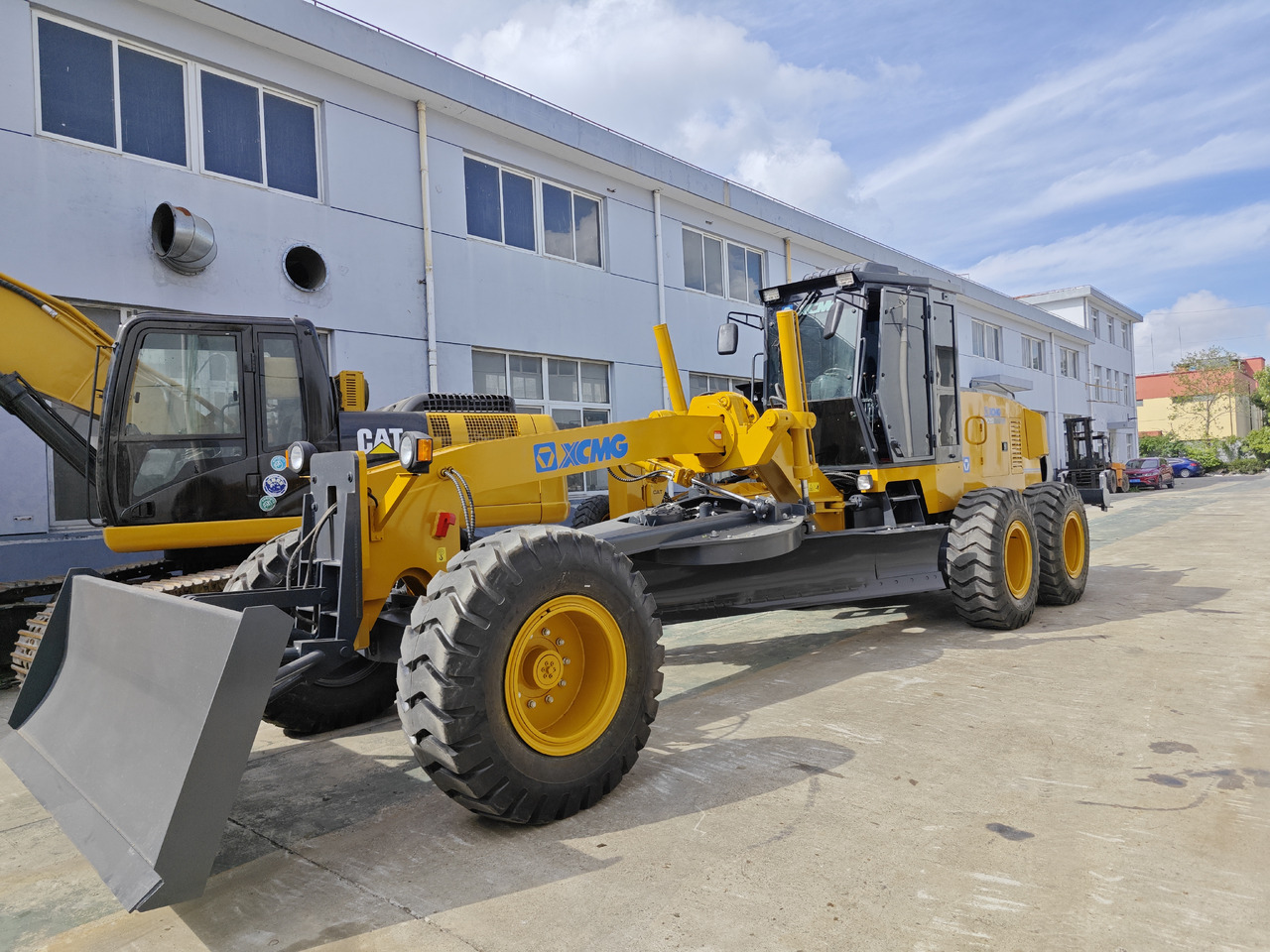 XCMG GR215 used motor grader - ممهدة: صورة 1 XCMG GR215 used motor grader - ممهدة: صورة 1