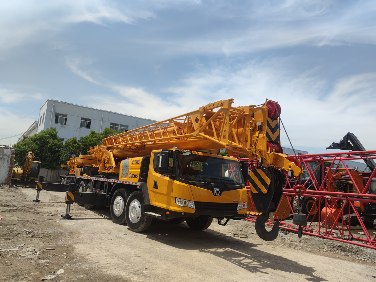 XCMG QY70K - رافعة لجميع التضاريس: صورة 3 XCMG QY70K - رافعة لجميع التضاريس: صورة 3