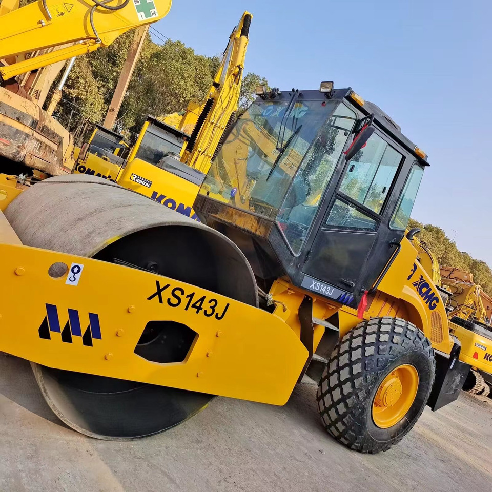 XCMG XS143J road roller - مدحلة ضاغطة: صورة 2 XCMG XS143J road roller - مدحلة ضاغطة: صورة 2
