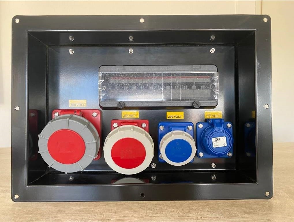 Socket Box 30-60 kVA - 63A - 32A - 16A - IPX8 - DP - معدات البناء: صورة 1 Socket Box 30-60 kVA - 63A - 32A - 16A - IPX8 - DP - معدات البناء: صورة 1