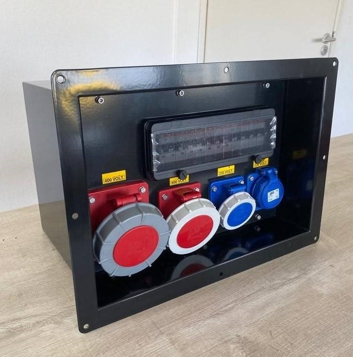 Socket Box 30-60 kVA - 63A - 32A - 16A - IPX8 - DP - معدات البناء: صورة 2 Socket Box 30-60 kVA - 63A - 32A - 16A - IPX8 - DP - معدات البناء: صورة 2