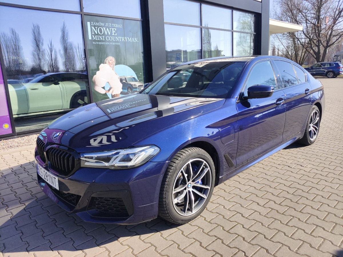BMW 530e xDrive M Sport SEDAN - سيارة: صورة 2 BMW 530e xDrive M Sport SEDAN - سيارة: صورة 2