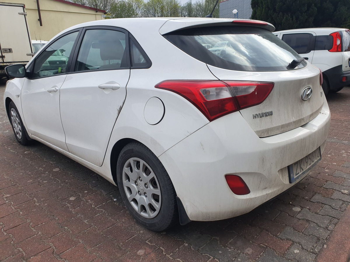 HYUNDAI I30 HATCHBACK - هاتشباك: صورة 3 HYUNDAI I30 HATCHBACK - هاتشباك: صورة 3