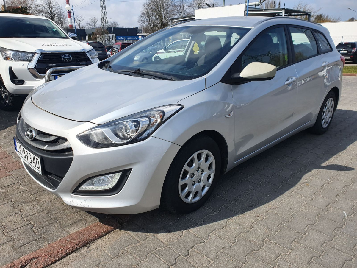 HYUNDAI I30 KOMBI - سيارة: صورة 2 HYUNDAI I30 KOMBI - سيارة: صورة 2