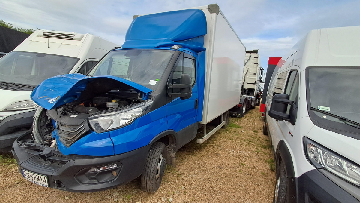 IVECO DAILY KONTENER Z WINDĄ - شاحنة مقفلة: صورة 2 IVECO DAILY KONTENER Z WINDĄ - شاحنة مقفلة: صورة 2