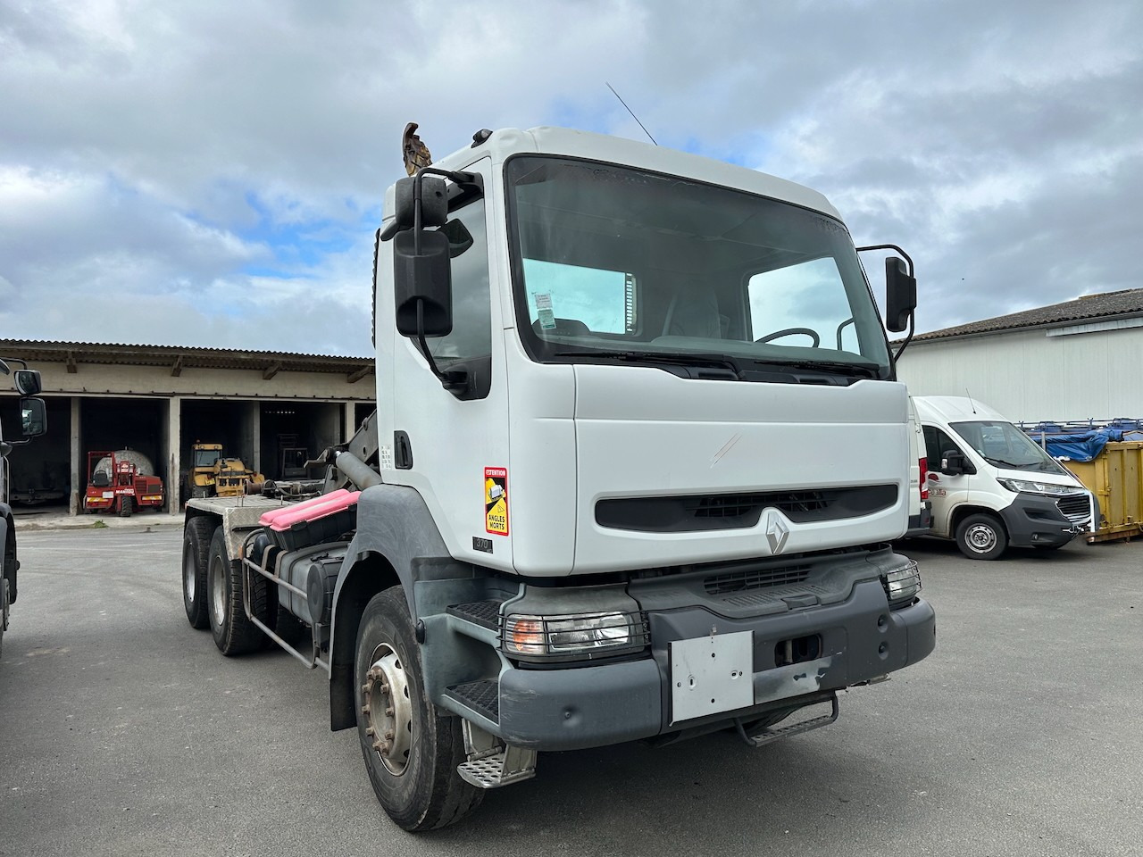 RENAULT KERAX 370 DCI - شاحنة ذات خطاف: صورة 2 RENAULT KERAX 370 DCI - شاحنة ذات خطاف: صورة 2