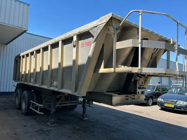 Benalu 2 Axle , 8 Tyres , Alu Tipper , Spring Suspension , Drum Brakes - قلابة نصف مقطورة نصف مقطورة قلابة: صورة 3 Benalu 2 Axle , 8 Tyres , Alu Tipper , Spring Suspension , Drum Brakes - قلابة نصف مقطورة نصف مقطورة قلابة: صورة 3