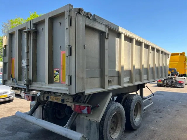 Benalu 2 Axle , 8 Tyres , Alu Tipper , Spring Suspension , Drum Brakes - قلابة نصف مقطورة نصف مقطورة قلابة: صورة 2 Benalu 2 Axle , 8 Tyres , Alu Tipper , Spring Suspension , Drum Brakes - قلابة نصف مقطورة نصف مقطورة قلابة: صورة 2