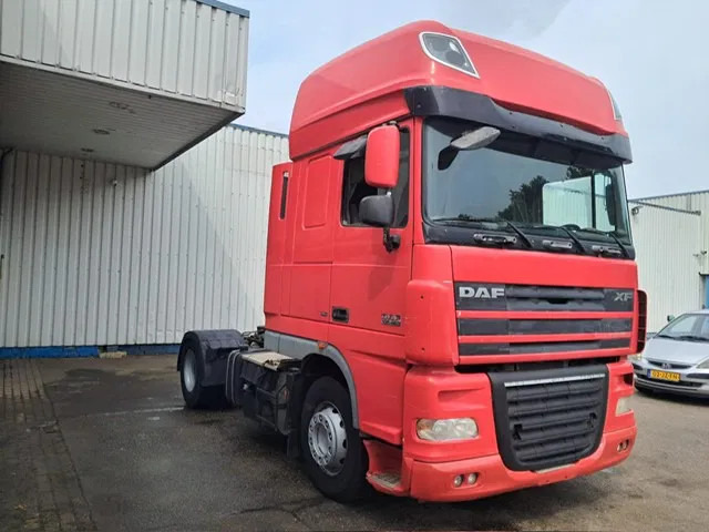 DAF XF 105 460 , Manual Gearbox , PTO , Tipper Hydraulics , Airco , Superspace Cab - وحدة جر: صورة 4 DAF XF 105 460 , Manual Gearbox , PTO , Tipper Hydraulics , Airco , Superspace Cab - وحدة جر: صورة 4