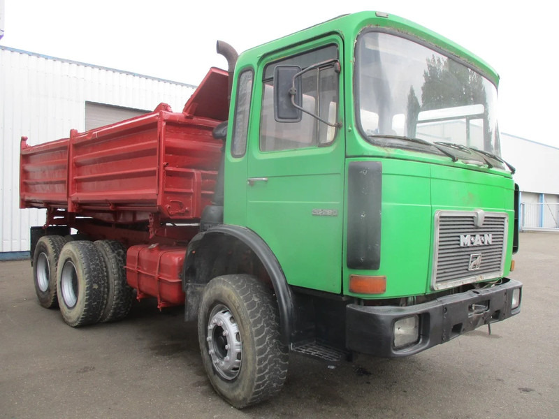 MAN 26.280 , Manual , 6x4 , 3 Way Tipper , Spring suspension - شاحنة قلاب: صورة 4 MAN 26.280 , Manual , 6x4 , 3 Way Tipper , Spring suspension - شاحنة قلاب: صورة 4