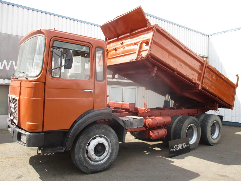 MAN 26.321 6x4 , 3 way tipper , ZF Manual , Spring suspension - شاحنة قلاب: صورة 1 MAN 26.321 6x4 , 3 way tipper , ZF Manual , Spring suspension - شاحنة قلاب: صورة 1