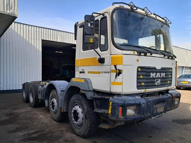 MAN 35-364 / FE 360 A , 8x4 , Spring Suspension , ZF Manual , Airco - شاحنة هيكل كابينة: صورة 4 MAN 35-364 / FE 360 A , 8x4 , Spring Suspension , ZF Manual , Airco - شاحنة هيكل كابينة: صورة 4