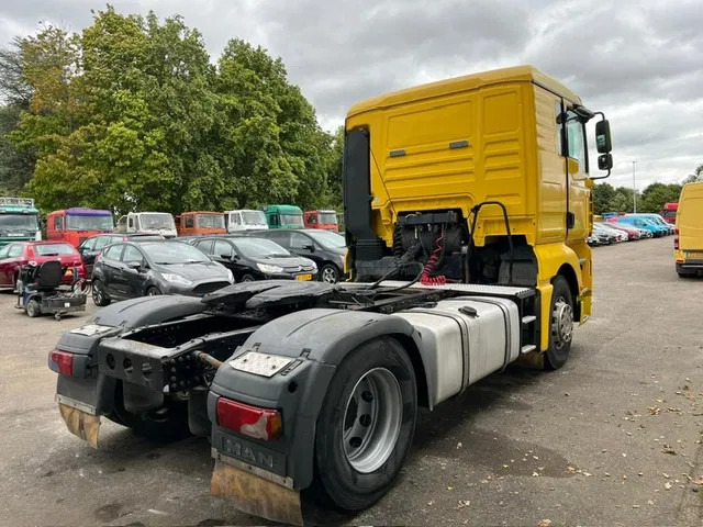MAN TGA 18-390 , Manual Gearbox , Airco , PTO , Tipper hydraulics - وحدة جر: صورة 3 MAN TGA 18-390 , Manual Gearbox , Airco , PTO , Tipper hydraulics - وحدة جر: صورة 3