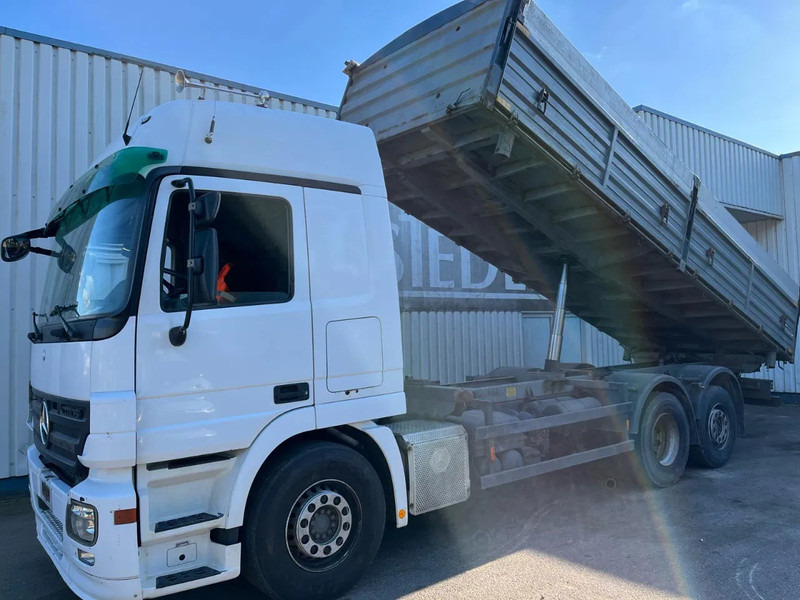 Mercedes-Benz Actros 2544 , MP2 -MP3 , 6x2 , 3 Way Tipper - شاحنة قلاب: صورة 1 Mercedes-Benz Actros 2544 , MP2 -MP3 , 6x2 , 3 Way Tipper - شاحنة قلاب: صورة 1